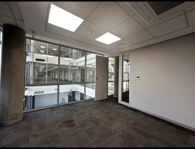1,700M² OFFICE TO LET IN WOODMEAD
